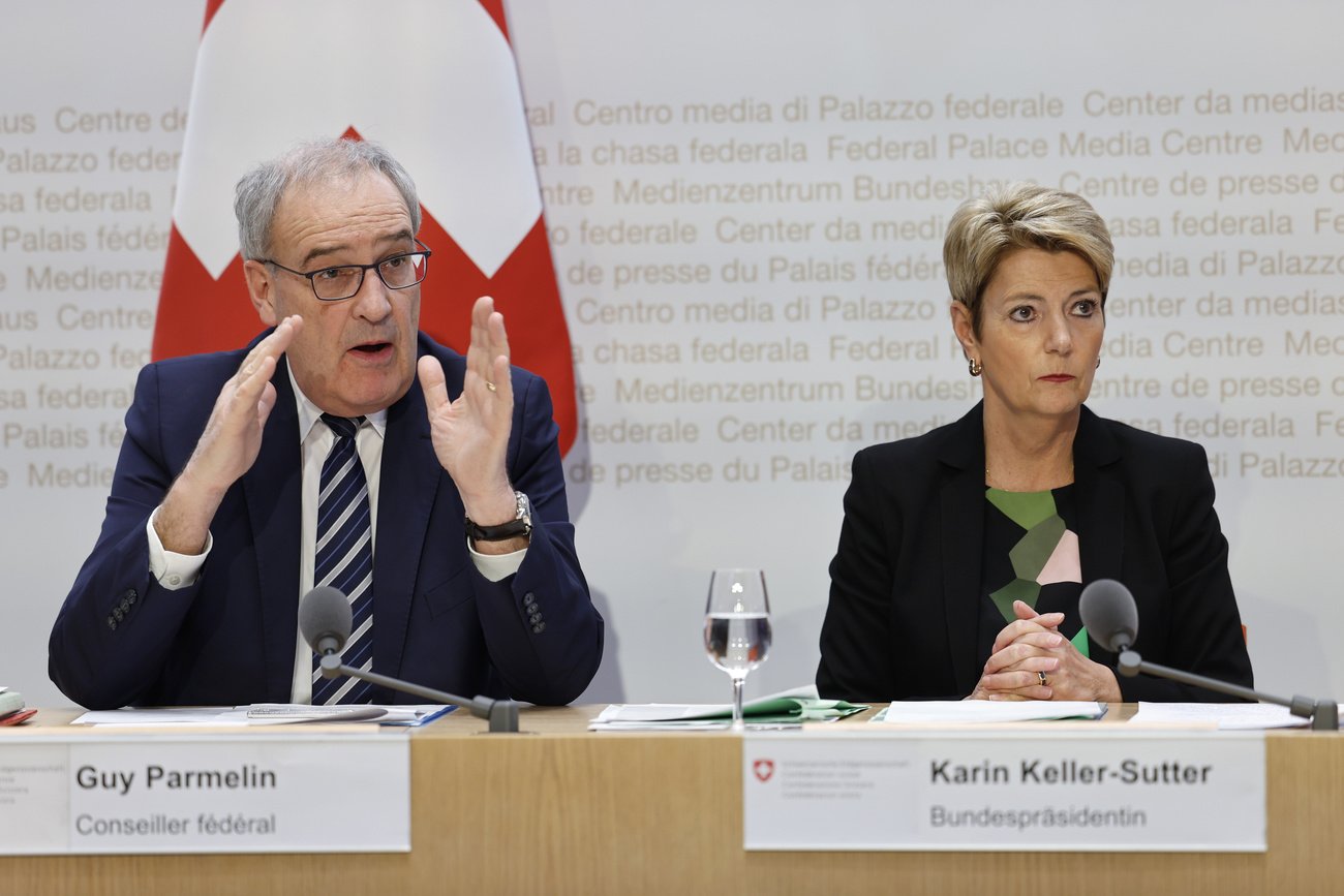 Bundespräsidentin Karin Keller-Sutter und Bundesrat Guy Parmelin wurden von der Berechnung der Zölle «überrascht». Bild: Keystone