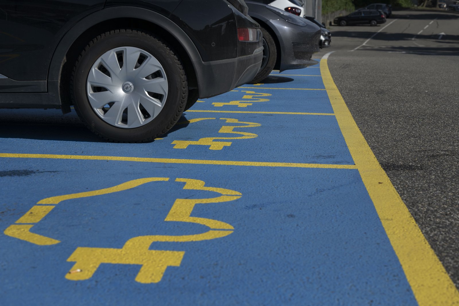 Bremst der Mangel an Lithium bald die Verbreitung der Elektromobilität? Bild: Keystone