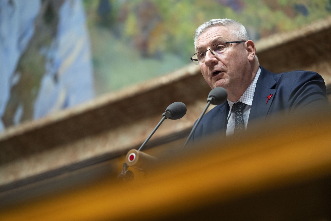 SVP-Nationalrat Andreas Glarner (Aargau) fordert eine Generalamnestie für Personen, die während der Corona-Pandemie gefälschte Impfzertifikate oder Maskendispensen beschafft, verwendet oder ausgestellt haben. Bild: Keystone