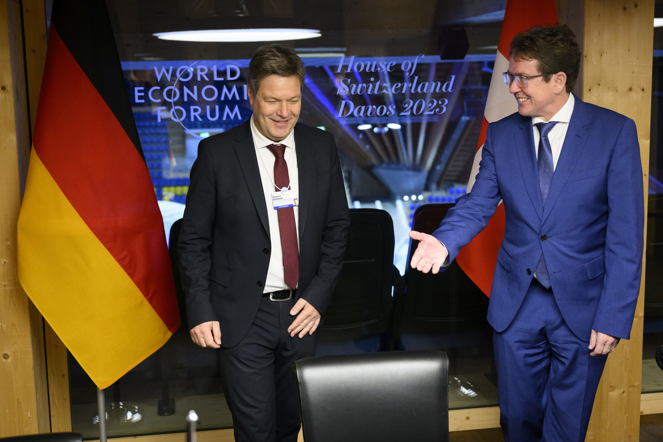 Selbstbewusstes Auftreten: Energieminister Alber Rösti (SVP, rechts) bei seinem Treffen mit dem deutschen Amtskollegen Robert Habeck (Grüne) am WEF 2022. Bild: Keystone