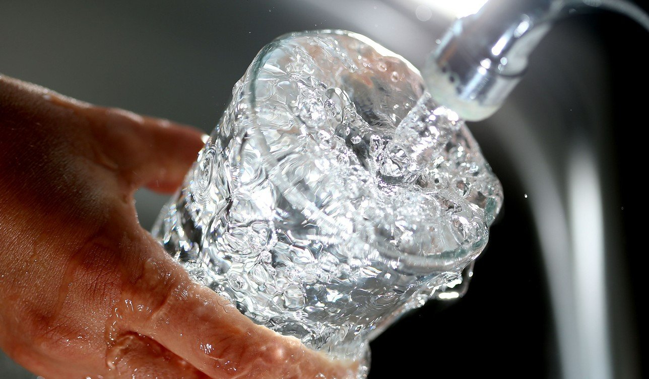 Seit 1980 hat ein Drittel der Menschheit neu Zugang zu sauberem Trinkwasser. Das wurde auch dank Entsalzung von Meerwasser möglich. Bild: Keystone