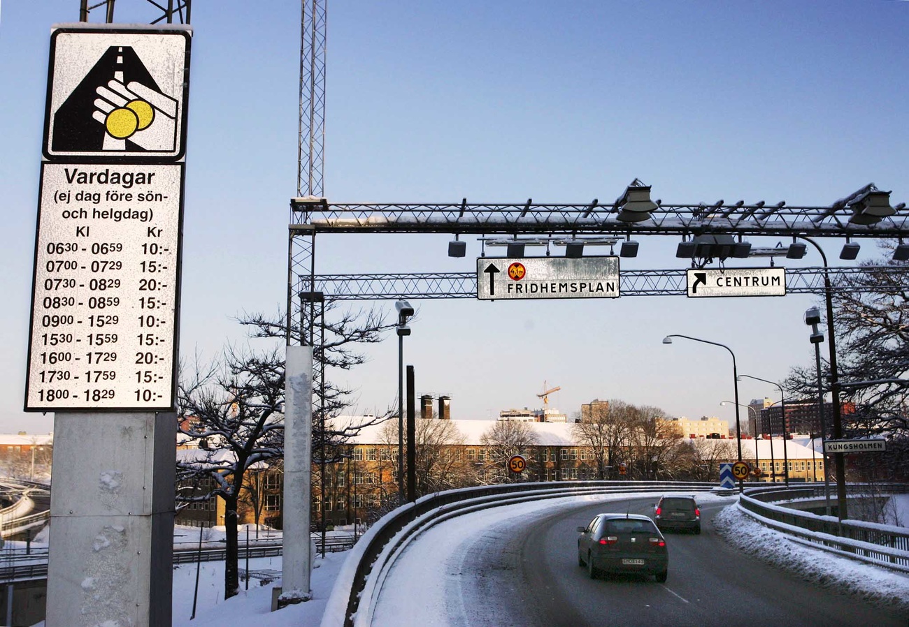 Wegzoll: In Stockholm kostet die Nutzung der Strassen zu gewissen Zeiten zusätzlich. Droht ein solches System auch der Schweiz? (Bild: Keystone)