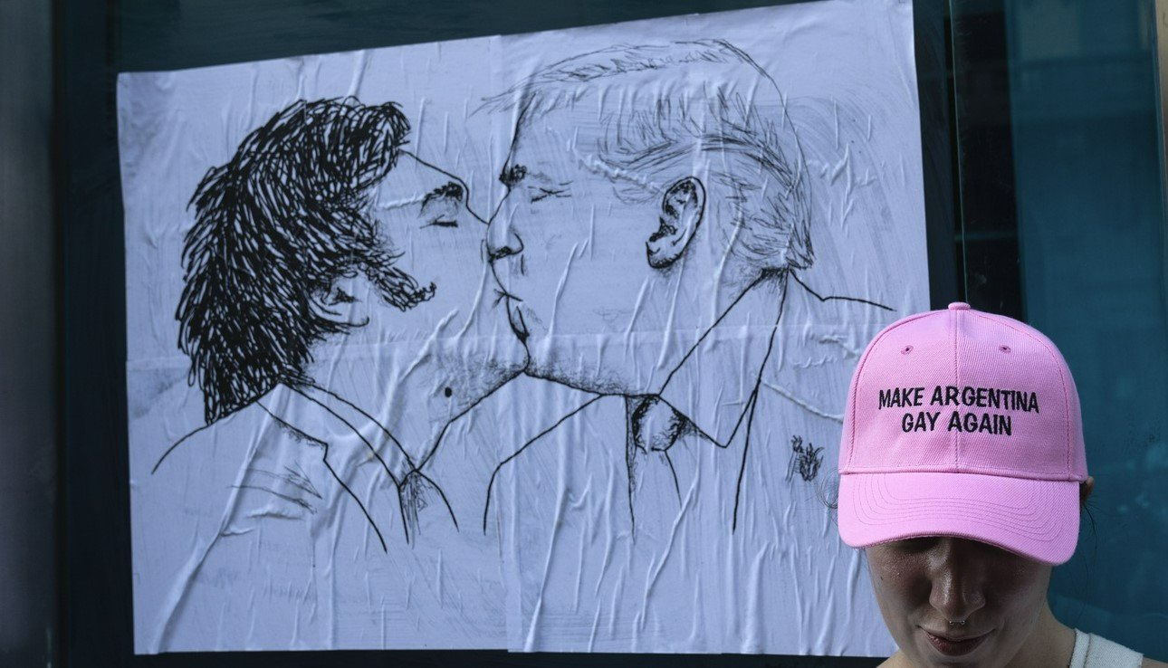 Javier Milei im Fahrwasser von Donald Trump? Demonstration gegen den argentinischen Präsidenten. Bild: Keystone