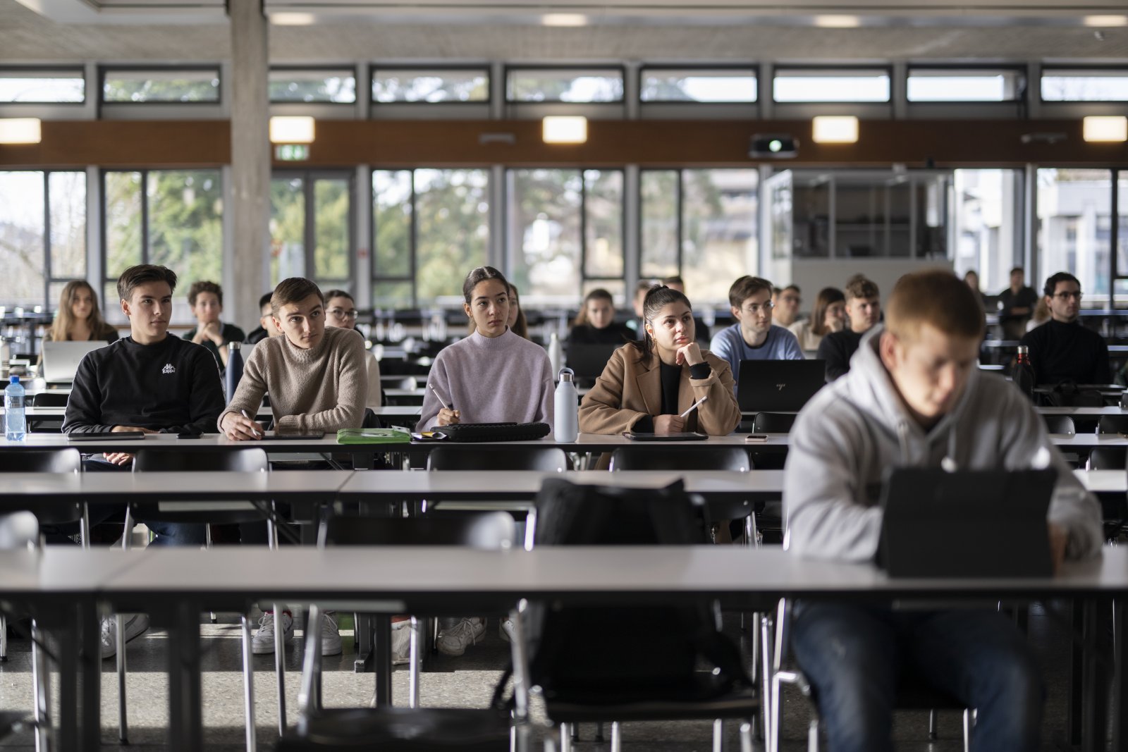 Was studieren die denn da?  Bild: Keystone-SDA