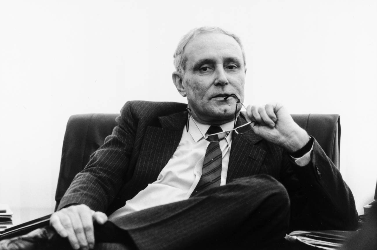 Innenminister spielt Aussenminister: Bundesrat Flavio Cotti (CVP). Bild: Keystone