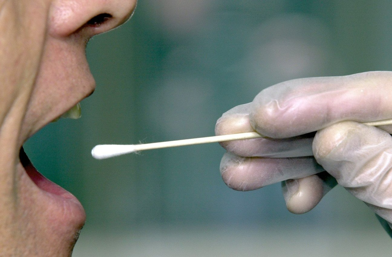 Heute kostet die Entschlüsselung des Erbguts eines Menschen nur noch wenige hundert Dollar. Bild: Keystone