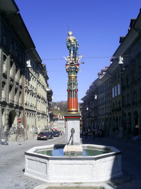 Gerechtigkeitsbrunnen in der Altstadt von Bern (Bild: CC-Lizenz, Aliman5040)