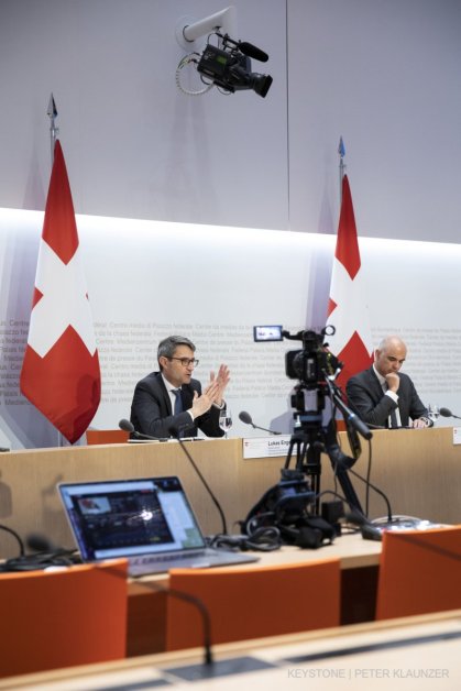 Bundesrat Alain Berset lässt zur Zeit lieber die Kollegen informieren. (Bild : Keystone)