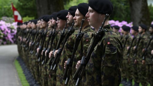 Militär, wie weiter? Ehrengarde der Schweizer Armee. Bild: Keystone