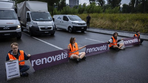 Verantwortungslos ineffizient: Protestaktion der Gruppierung «Renovate Switzerland» in Zürich, Juni 2023. Bild: Keystone