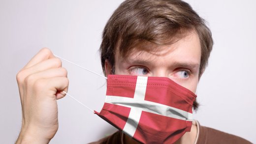 Die Dänen haben die Maske längst abgenommen. Bald fallen auch die letzten Einschränkungen. (Bild: Shutterstock)
