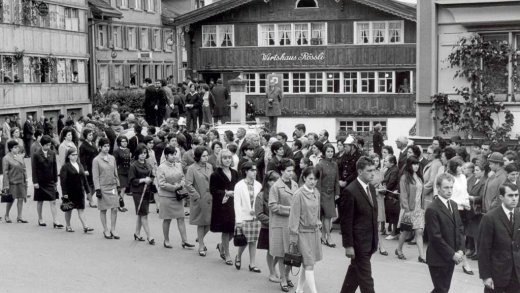 Fronleichnamsprozession in der Schweiz. (Appenzell um 1960).