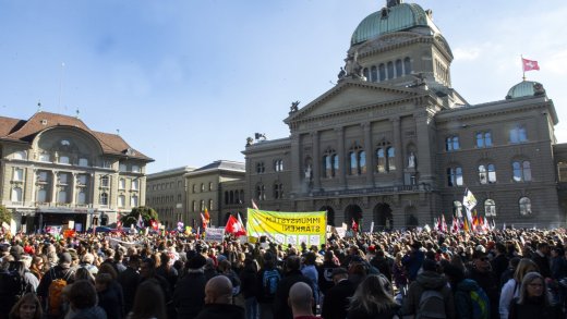 Wie viele waren es denn jetzt wirklich? Corona-Demo in Bern. Bild: Keystone-SDA