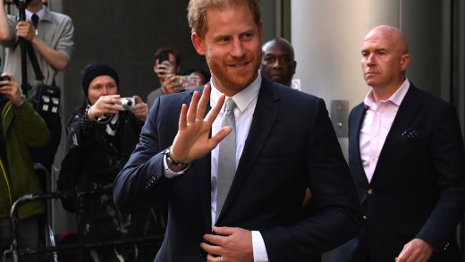 Er kann es nicht lassen: Prinz Harry diese Woche in London am Prozessieren. (Bild: Keystone)