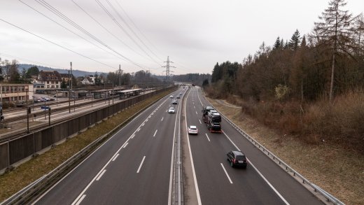 Im Schneckentempo: Geht es nach den Grünen, soll auf der Autobahn schon bald ein Tempolimit von 100 km/h gelten. Bild: Lorenzo Fulvi/AUTOMOBIL REVUE