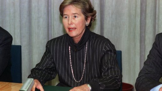 Bundesrätin Elisabeth Kopp erklärt vor den Medien ihren Rücktritt, 12. Dezember 1988. Eigentlich hatte sie nur zu lange geschwiegen.