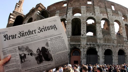 An der Falkenstrasse in Zürich kritisiert, in Rom gelobt: Die NZZ ist in Bezug auf Italien mit sich uneins. Bilder: Keystone