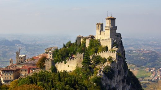 Klein aber fein: Die Stadtrepublik San Marino. (Bild: Wikimedia Commons)