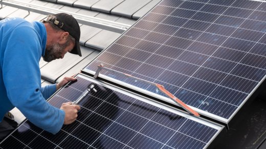 Wegen dem Siliziummangel könnten auch Solarpanels teurer werden. Bild: Keystone