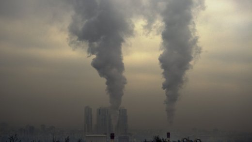 Wenn die Luftverschmutzung abnimmt, fördert das die Erderwärmung. Bild: Keystone
