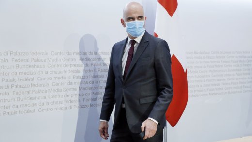 Gesundheitsminister Alain Berset  ist mutig. Seine Kritiker stehen bereits in den Startlöchern. (Bild: Ruben Sprich)
