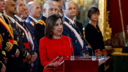 Nebelpetarde: Die spanische Verteidigungsministerin Margarita Robles. Bild: Keystone_SDA