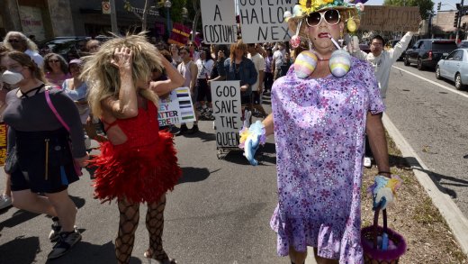 Richtig «woke» werden: Queere Menschen an einer LGBTQ-Demonstration in Kalifornien, April 2023. Bild: Keystone