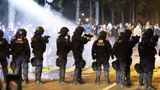 Polizeieinsatz in Bern gegen Corona-Skeptiker am vergangenen Donnerstagabend.