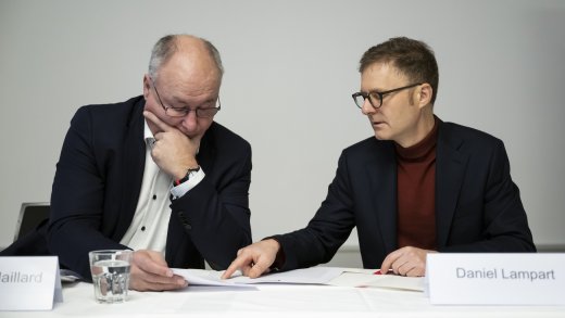 Stellen Forderungen für ein Ja zu einem Rahmenabkommen: SGB-Präsident Pierre-Yves Maillard (links) und SGB-Chefökonom Daniel Lampart. (Bild: Keystone)