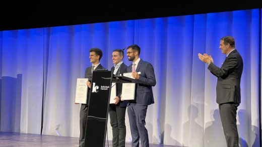 Die Preisträger und Jérémie Bongiovanni, Nicolas Jutzet und Diego Taboada und Laudator Beat Brechbühl. (Bild: Maria-Rahel Cano)