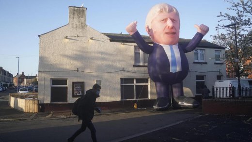 Ein überlebensgrosser Boris Johnson in Hartlepool, Nordengland. Die Konservativen triumphierten in einer Stadt, die seit Jahrzehnten nur Labour gewählt hat.