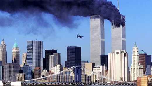 11. September 2001: Flug United Airlines 175 aus Boston kurz vor dem Aufprall im Südturm des World Trade Centers in New York.