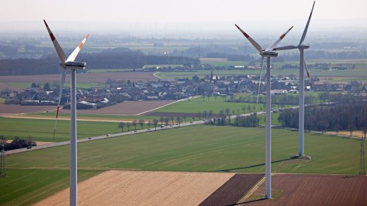 Deutschland (hier Nordrhein-Westfalen) hat bereits einschlägige Erfahrung mit Mindestabständen bei Windanlagen. Bild: Keystone