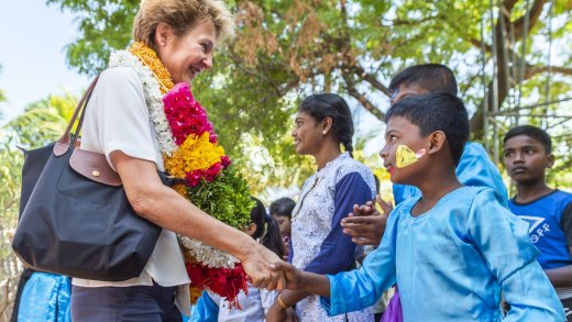 Herzensangelegenheit: Sommaurga beim Besuch eines von der Schweiz mitfinanzierten Migrationsprojekts in Sri Lanka, 2018. Bild: Keystone