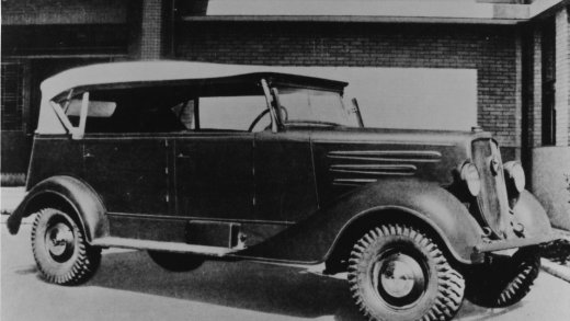 1936 brachte Mitsubishi mit dem PX-33 den ersten Allrad-PW auf den Markt.