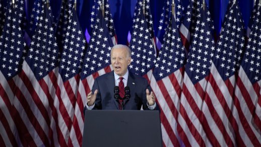 Joe Biden, Präsident und Senior, hält eine Rede.