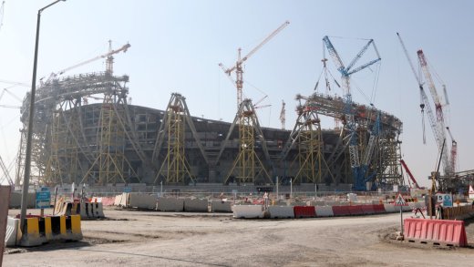 Nur drei tödliche Arbeitsunfälle: Stadionbau in Katar. Bild: Keystone
