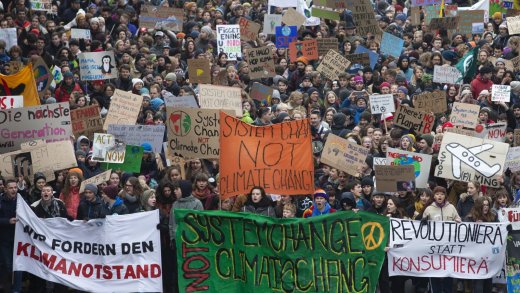 Klimademo am 2.Februar in Bern. Am Samstag gehen Klimaaktivisten wieder auf die Strassen.(Bild: Keystone