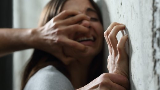 Sexuelle Übergriffe haben in der Corona-Pandemie zugenommen. Symbolbild: Shutterstock