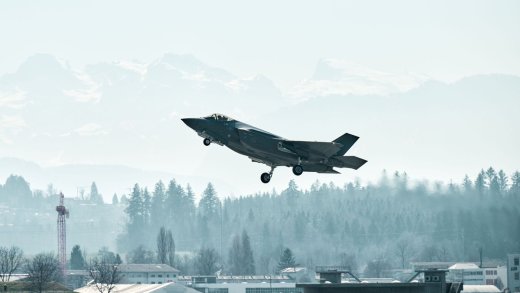Abheben oder abstürzen? Eine F-35 beim Start auf dem Flugplatz Emmen. Bild: VBS/DDPS