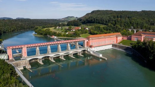 Die Axpo besitzt und betreibt über 100 Kraftwerke in der Schweiz. (im Bild: Das Kraftwerk Eglisau-Glattfelden in Zweidlen)