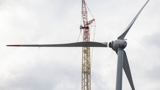 Windparks sollen schneller realisiert werden können: Bau einer Windkraftanlage auf dem Gotthardpass, 2020. Bild: Keystone