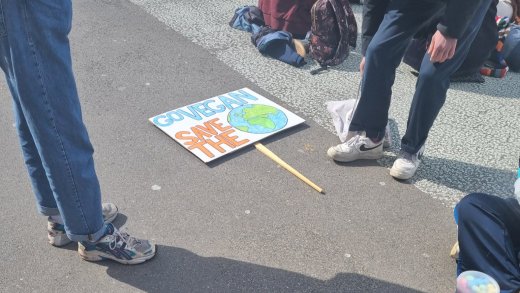 Keine Demo: Das Schild kommt in Bern nicht zum Einsatz. Bild: Serkan Abrecht
