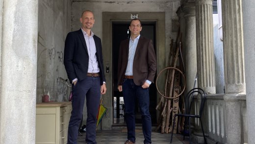 Gute Laune: Michael Bubendorf und Sandro Meier – die Köpfe der Verfassungsfreunde. Foto: Sebastian Briellmann