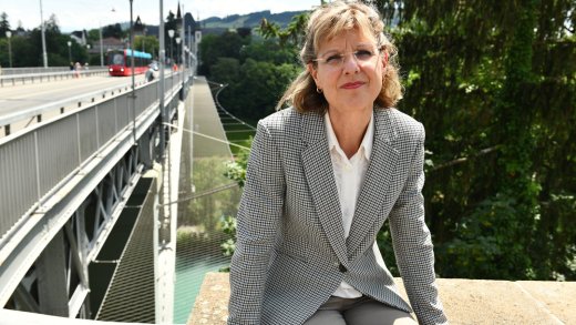 Auffangnetz für Jugendliche ohne Lebenssinn: Liselotte Staub am Brückenkopf der Kirchenfeldbrücke in Bern. (Bild: Daniel Wahl)
