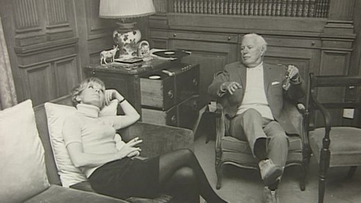 Charlie Chaplin zusammen mit der Schauspielerin Petula Clark – und mit Kandahar-Schuhen.