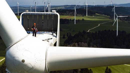 Kommen in der Schweiz Tausende von Windrädern zu stehen? Windpark Mont-Soleil im Berner Jura. Bild: Keystone