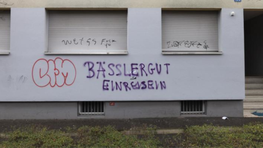 Das Bundesasylzentrum Bässlergut in Basel ist unter Beschuss von linksextremen Kreisen. Bild: Shutterstock