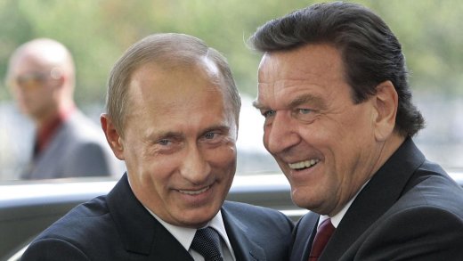 Wladimir Putin und Gerhard Schröder in Berlin im Jahr 2005. Schröder war damals noch Kanzler.