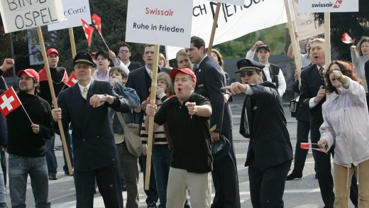 Der Fall Swissair weckte starke Emotionen – und lieferte auch Stoff für Filme wie Michael Steiners Werk «Grounding» 2005...
(Bild: Keystone)